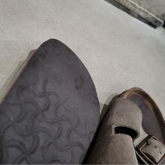 Birkenstock Arizona Taupe Suede Leather Buckle Sandals Sz L7 M6 - Picture 8 of 14